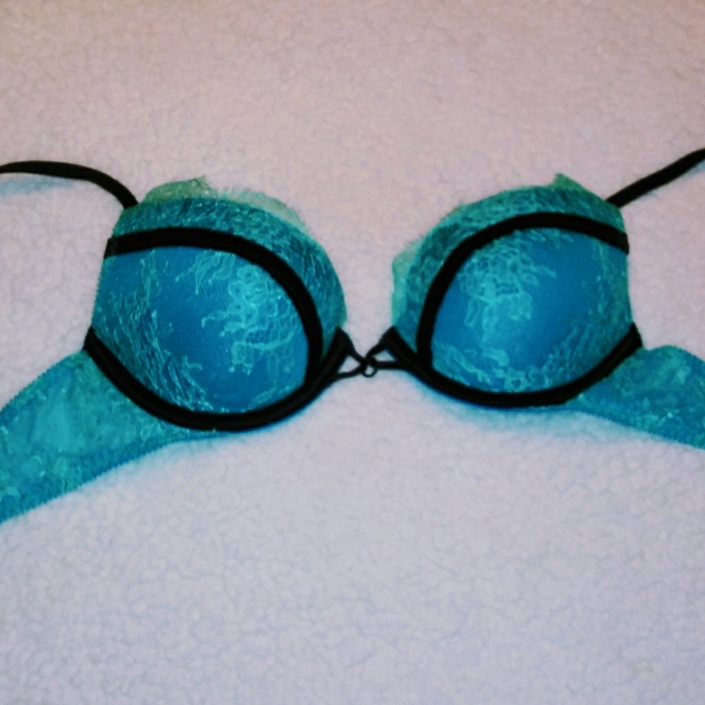 Victoria's Secret Very Sexy 32B Lace Push-Up Bra